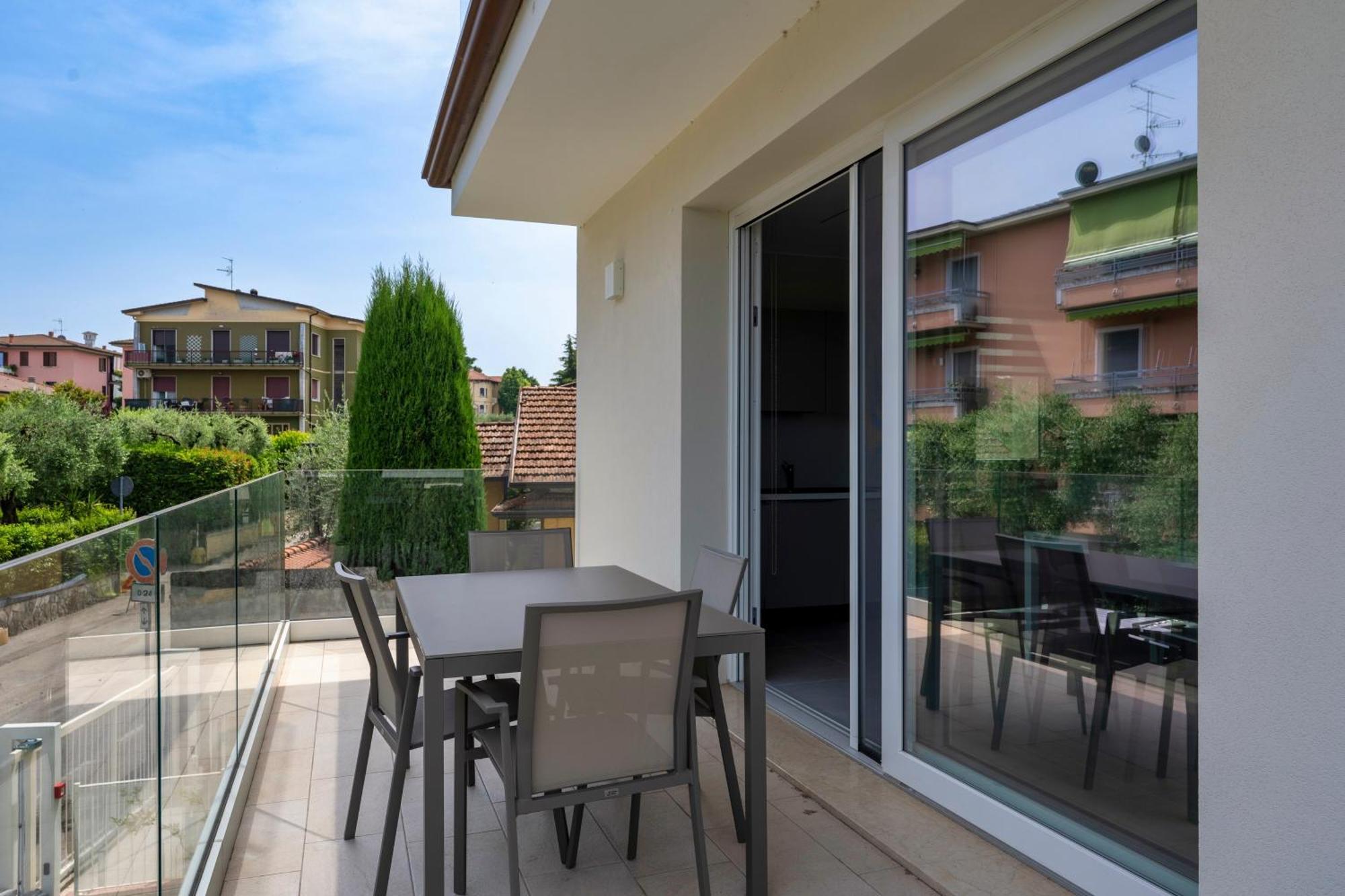 Malvezzi Apartments Desenzano del Garda Exterior photo
