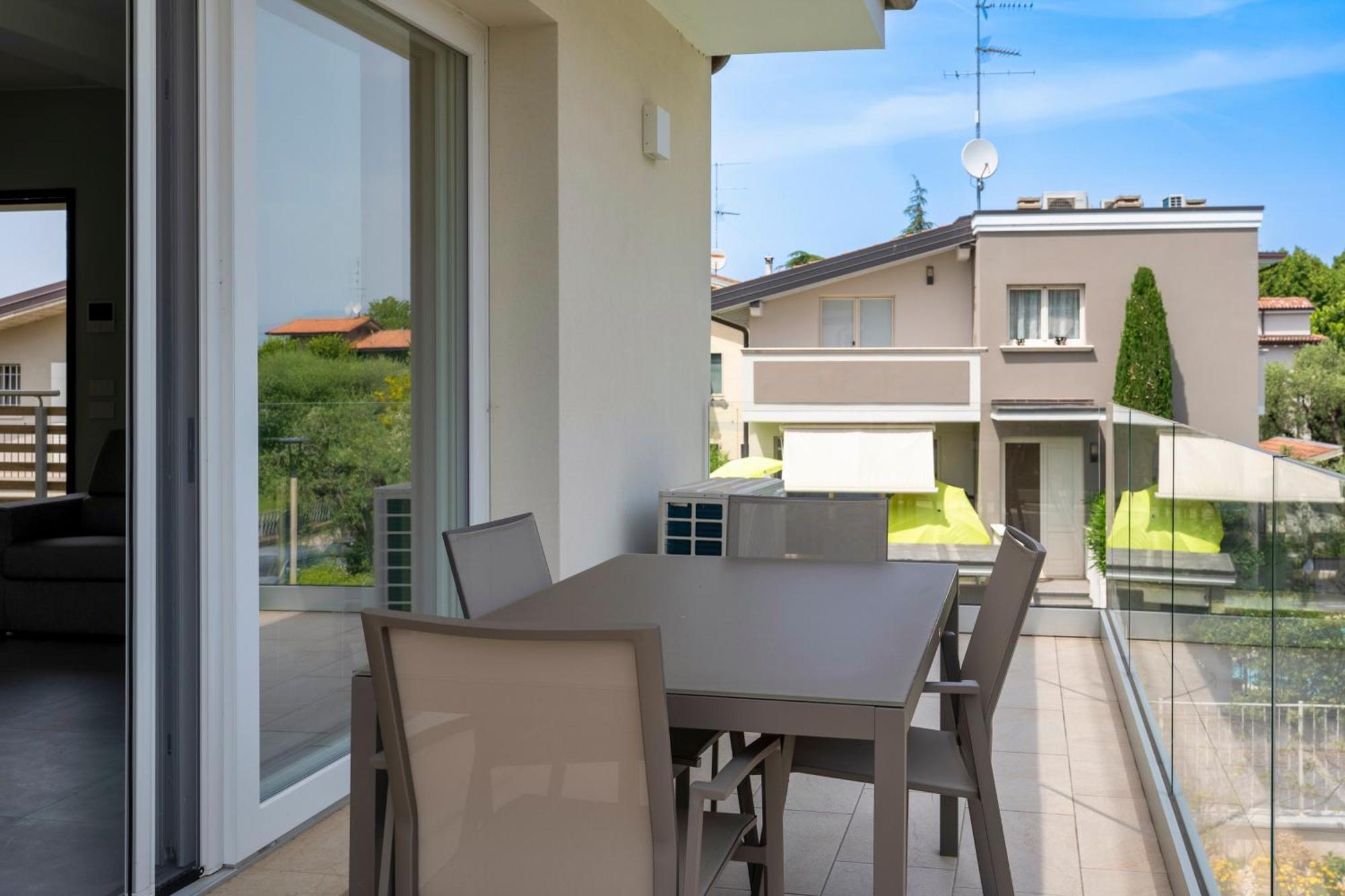 Malvezzi Apartments Desenzano del Garda Exterior photo